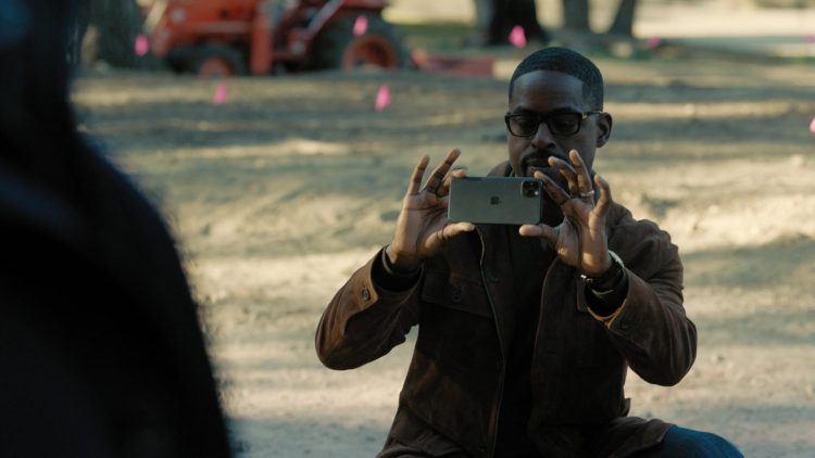 Example: Apple iPhone Smartphone of Sterling K. Brown as Randall Pearson in This Is Us S06E07