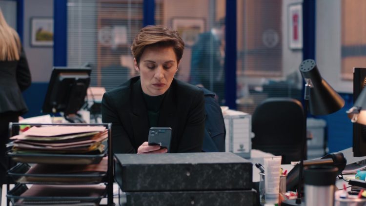 Example: Apple iPhone Smartphone of Vicky McClure as Detective Inspector Kate Fleming in Line of Duty