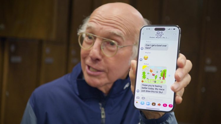 Apple iPhone Smartphone of Larry David in Curb Your Enthusiasm Season 12 Episode 7