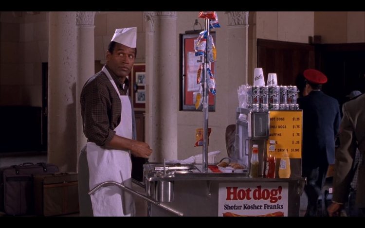 Barq's Soft Drink in Naked Gun 33 1/3: The Final Insult (1994) Movie