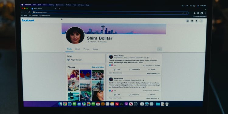 Product Placement Example: Facebook Social Network in Harlan Coben's Shelter TV Show (Season 1 Episode 2)