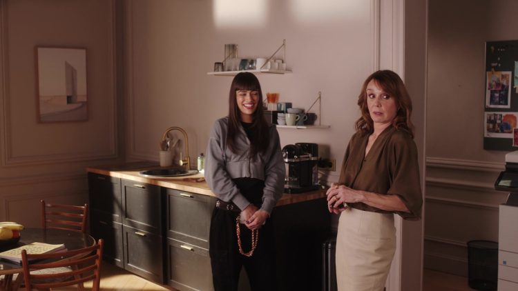 KitchenAid Coffee Maker in Emily in Paris S04E07