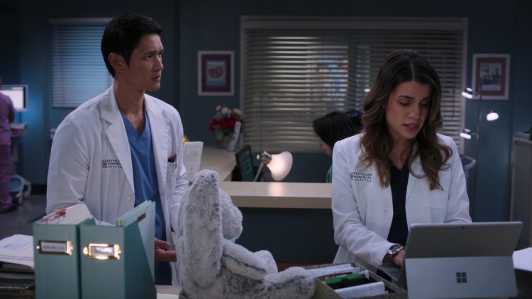 Microsoft Surface Tablets in Grey's Anatomy Season 20 Episode 3