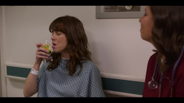 Minute Maid Juice Enjoyed by Linda Cardellini as Judy Hale in Dead to Me Season 3 Episode 1