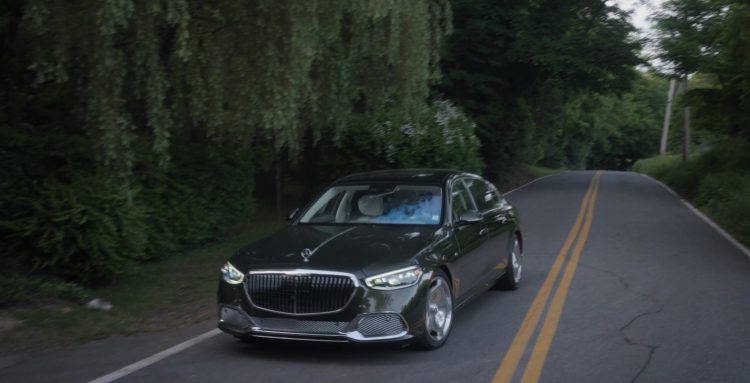 Mercedes-Maybach S-Class Car in Zero Day S01E02 (2025)