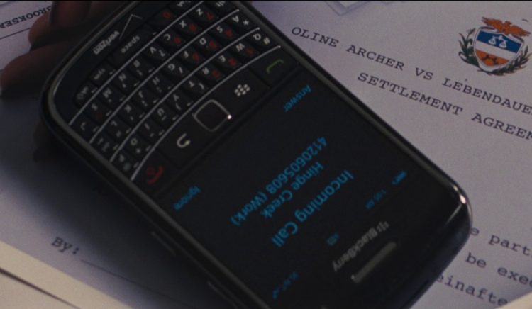 BlackBerry x Verizon Mobile Phone in Jack Reacher (2012)