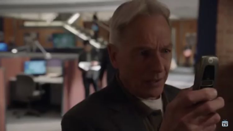 Motorola i850 Flip Phone Used by Mark Harmon as Leroy Jethro Gibbs in NCIS S16E24 