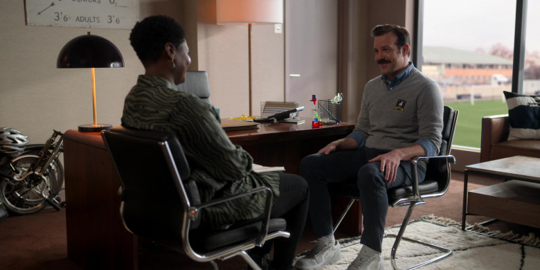 Nike AJ 1 Sneakers of Actor Jason Sudeikis in Ted Lasso S02E07 “Headspace” (2021)