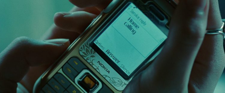 Nokia Mobile Cell Mobile Phone of Kristen Stewart as Bella Swan in Twilight (2008)