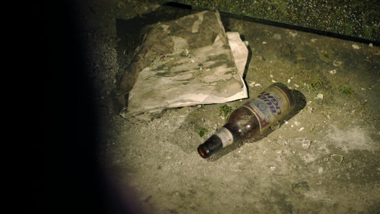 Bud Light Beer in The Last of Us S02E01